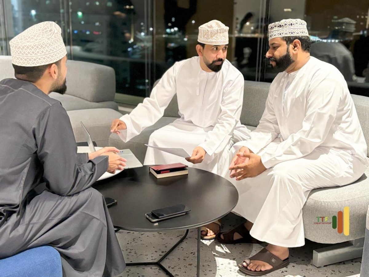 فريق TTF خلال اجتماع عمل